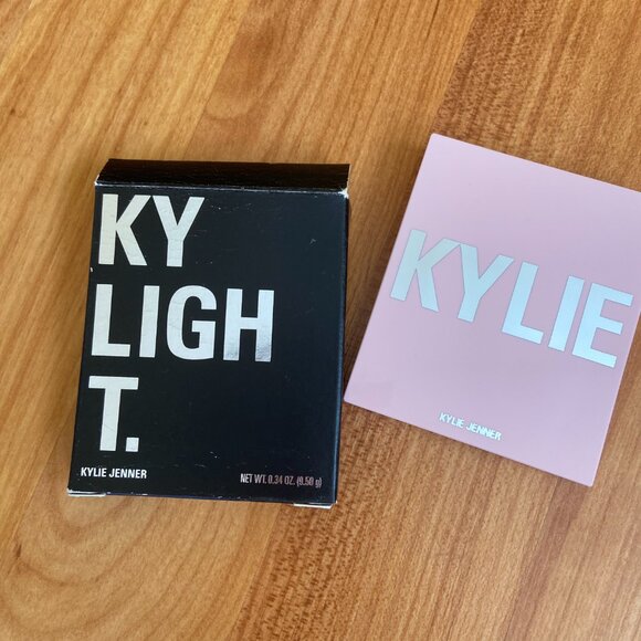 Kylie Kylight Pressed Illuminating Powder 'Cheers Darling' .34 oz (9.5 g) - Picture 5 of 5